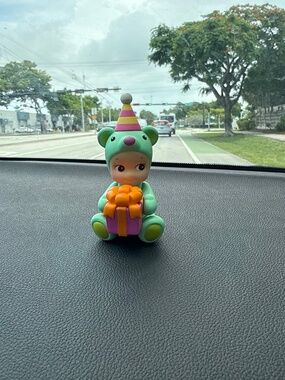 Birthday bear Sonny angel